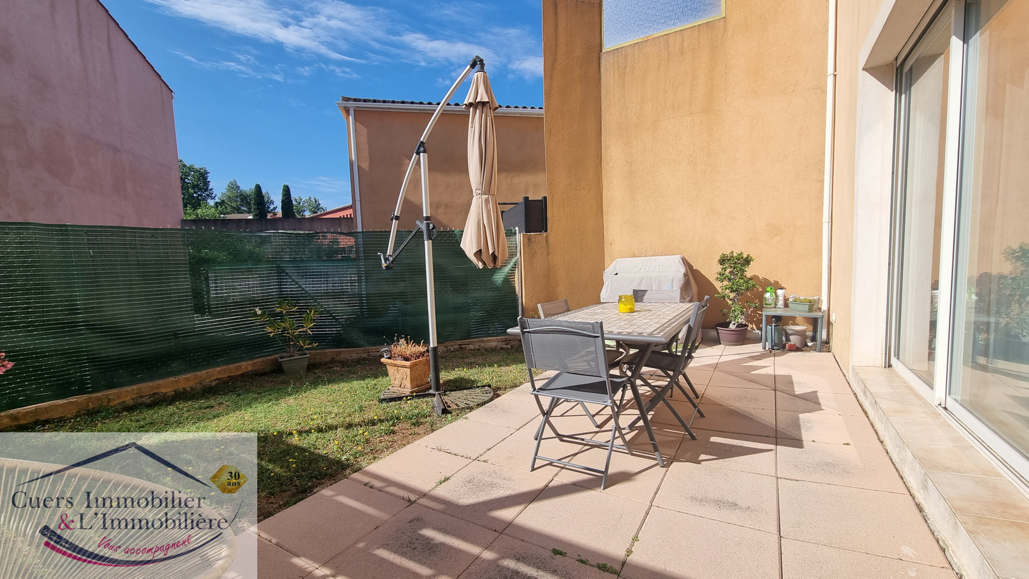 Vente ROCBARON MAISON DE VILLAGE T4 AVEC GARAGE ET Cuers